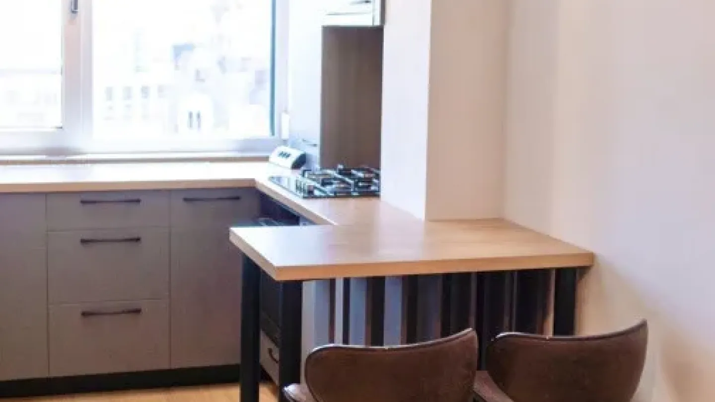 Ivory Residence: Fully Furnished 2-Bedroom Apartment with Parking - Image 3