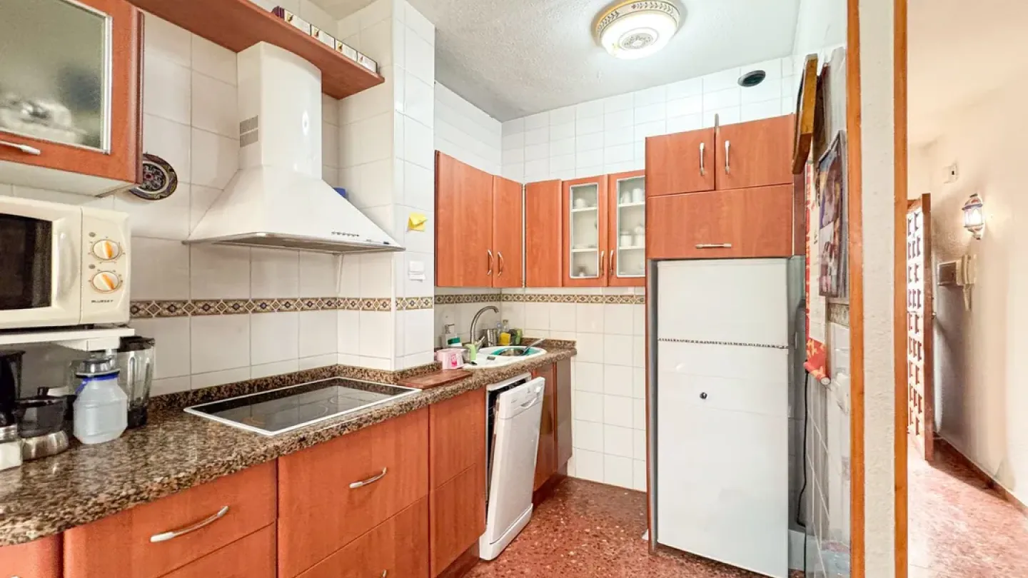 Spacious 2-Bedroom Apartment with Terrace in Aguadulce, Spain - Image 5