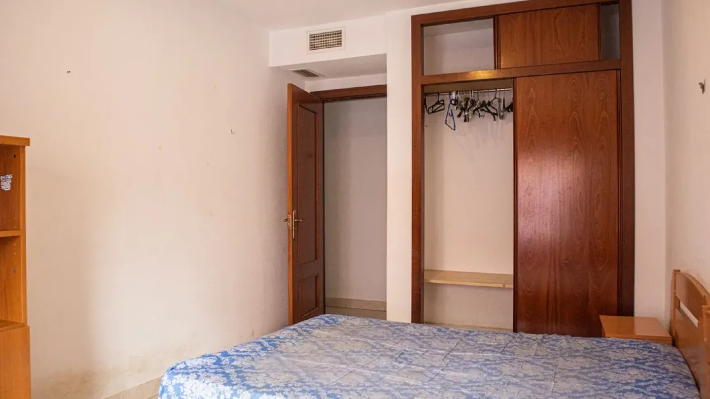 Spacious 3-Bedroom Apartment with Garden in Roquetas de Mar - Image 4