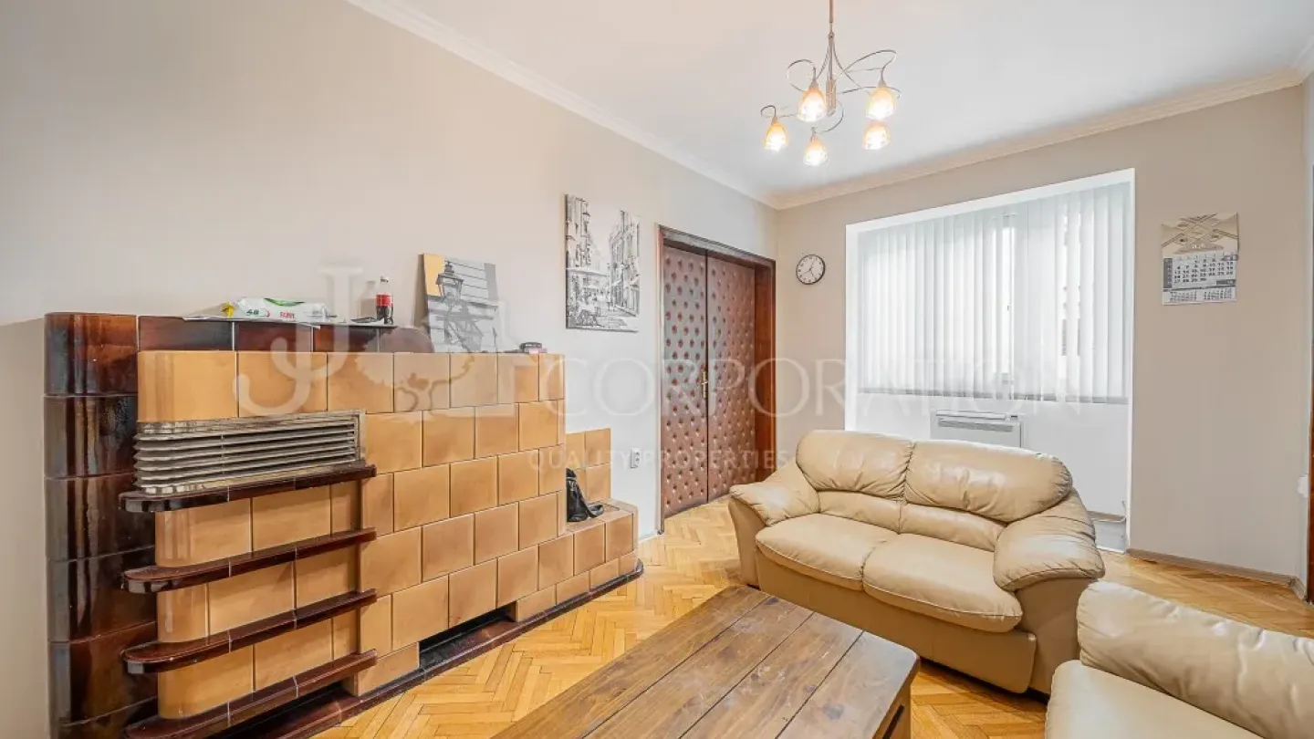 Fully furnished 3-bedroom apartment in Sofia's city center. - Image 1