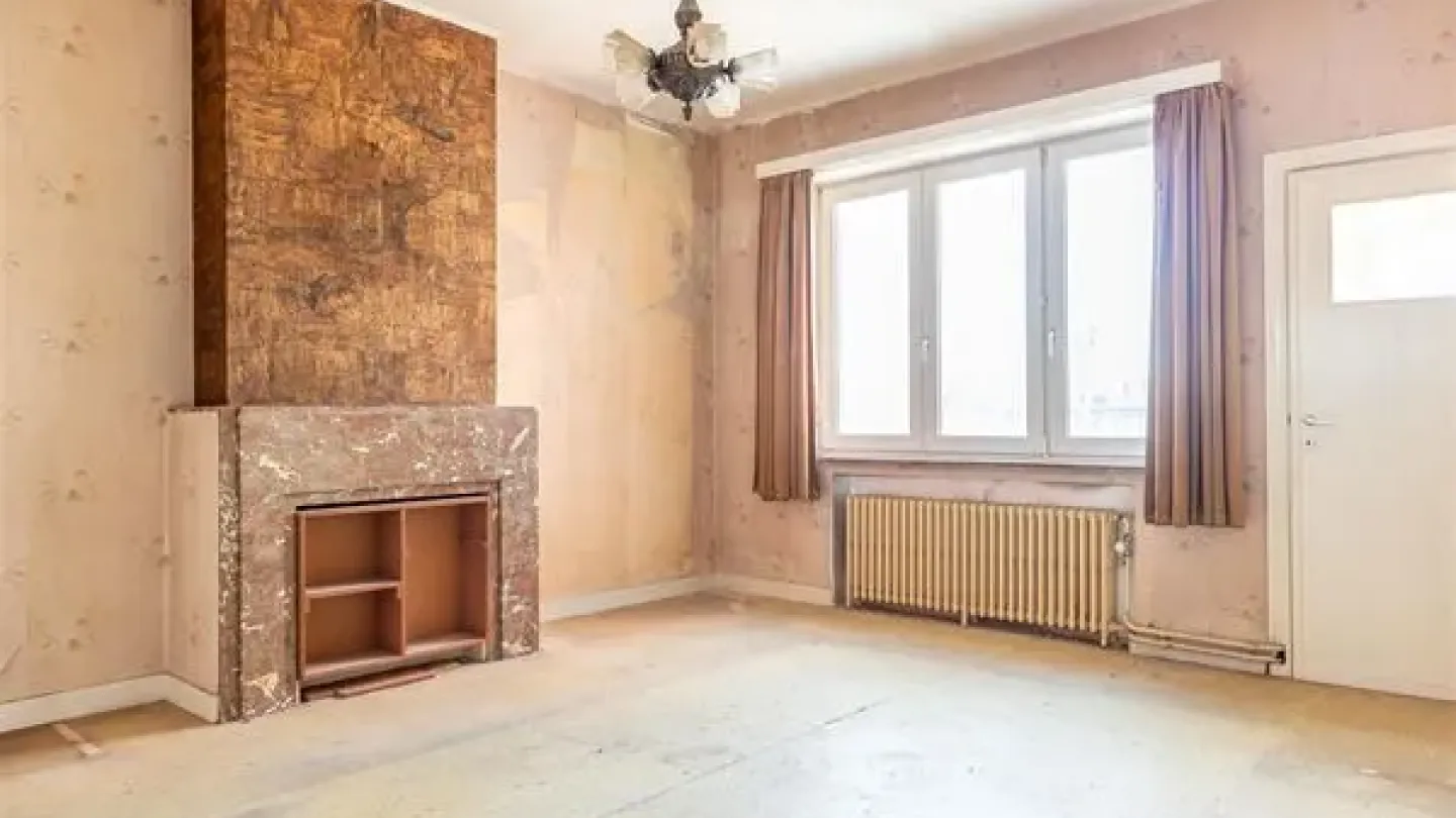 Spacious Royal Uccle Home: Renovation Opportunity with High Potential - Image 3