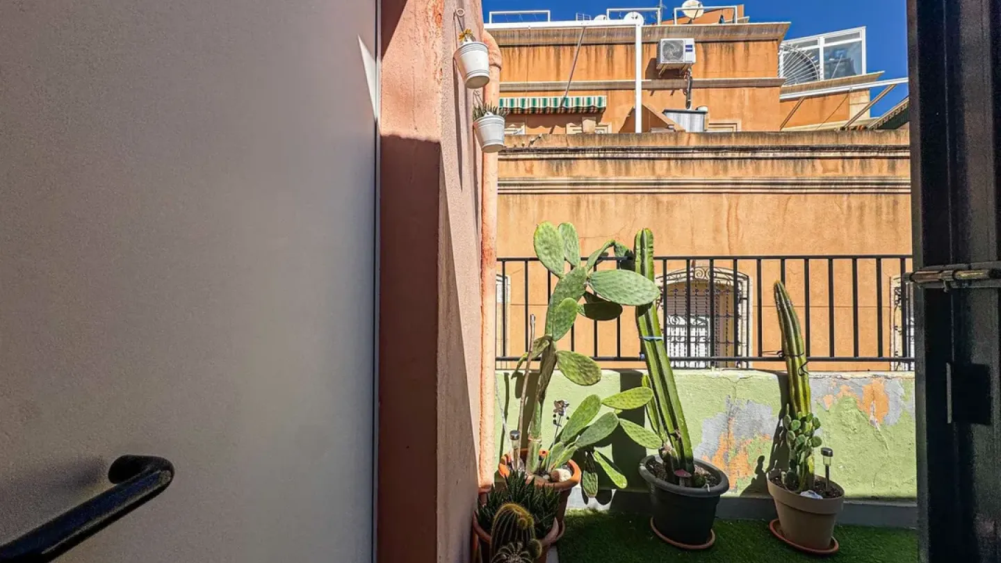 Spacious 5-Bedroom House in Almería with Stunning Terrace &amp; Dual Access - Image 4