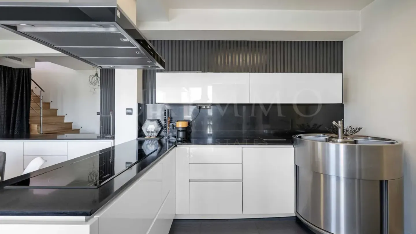 Spacious Two-Level Maisonette with Terraces in Karshiyaka, Plovdiv - Image 5