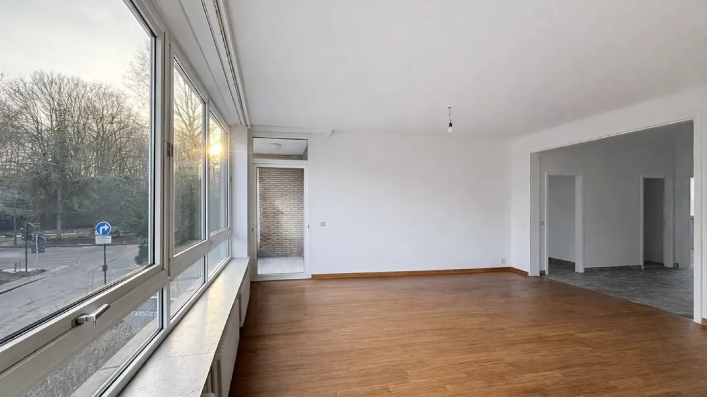 Bright 2-Bed Brussels Apartment with Terrace - Avenue de l'Amarante - Image 1