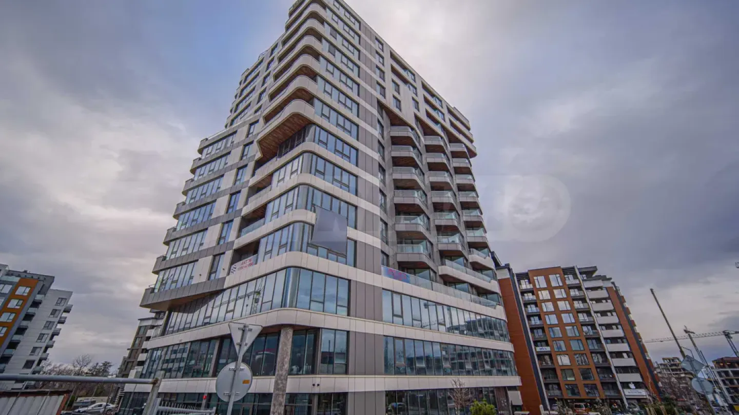 Spacious apartment with mountain views. - Image 4