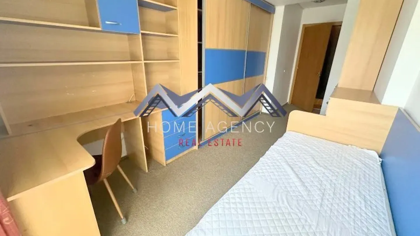 Spacious 3-4 Bedroom Apartment with 3 Bathrooms in Otopeni, Romania - Image 2