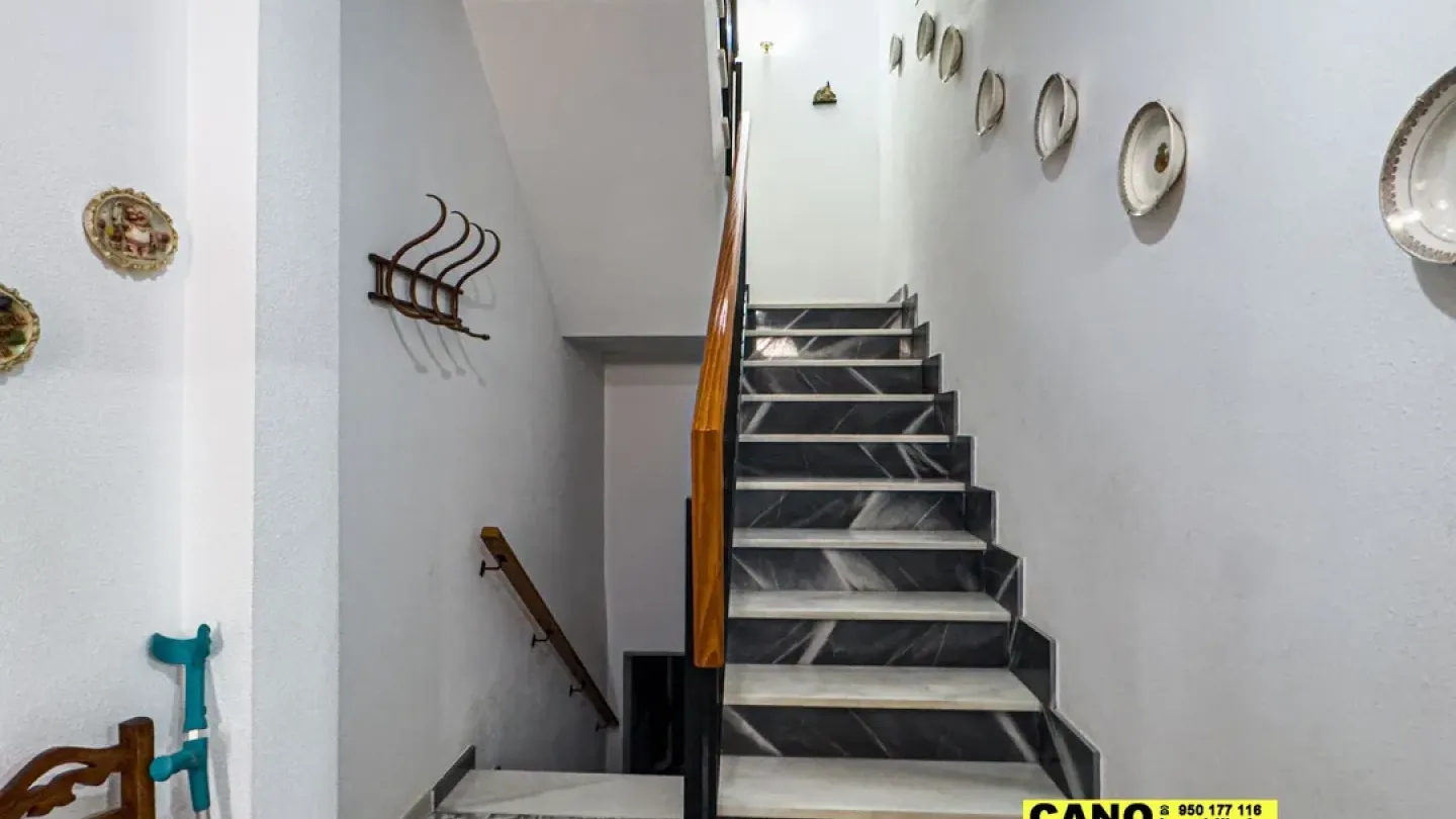 Spacious 5 Bedroom Villa with Solar & Private Sunroom for Sale - Image 2