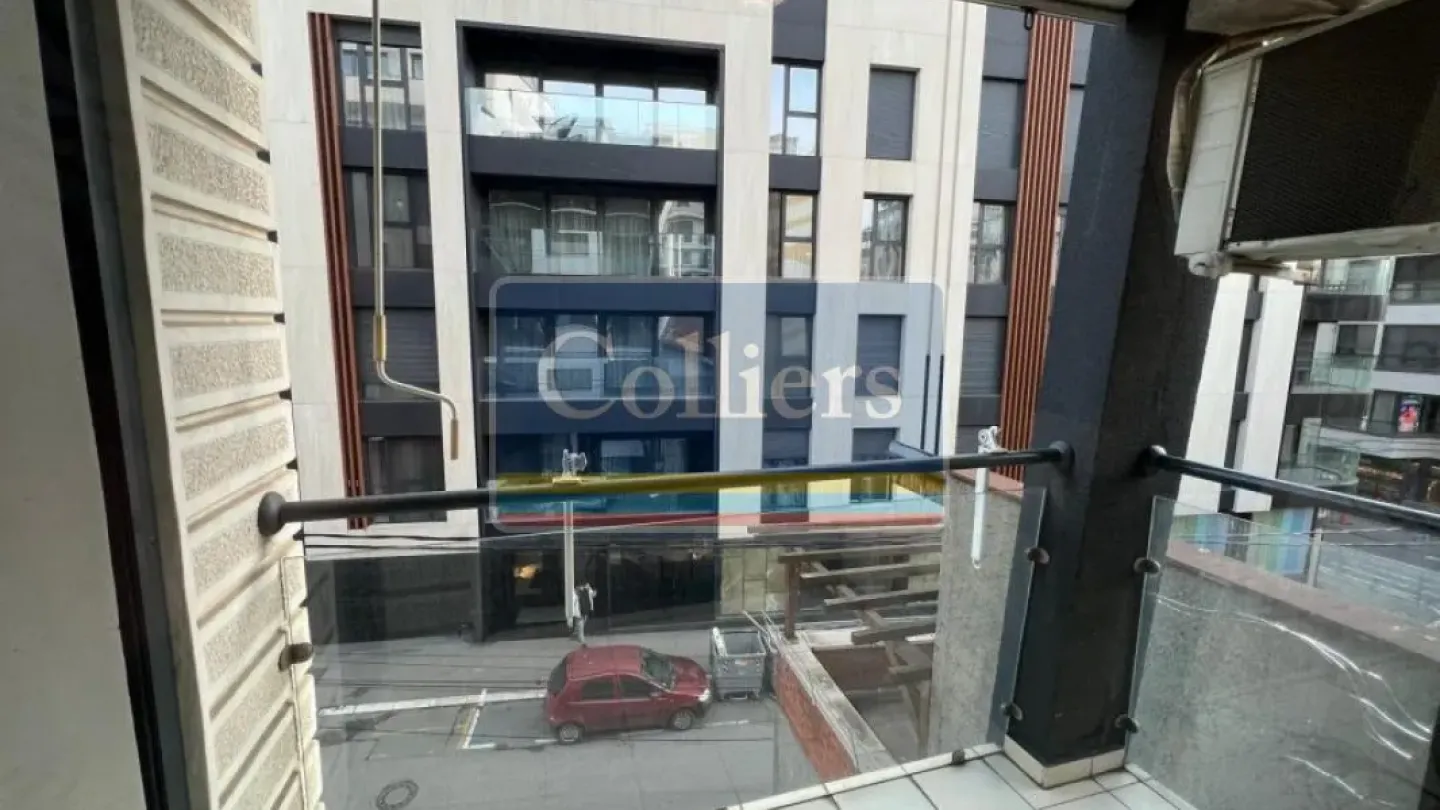 Spacious 3-Bedroom Apartment with Garage Near Church of Saint Sava - Image 4