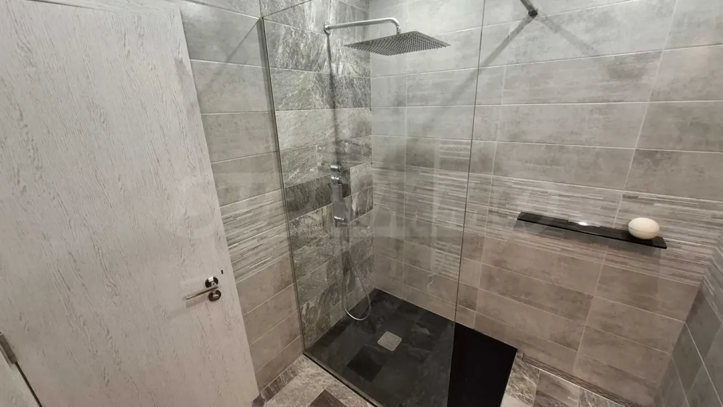 Spacious Fully Furnished Apartment in Varna's Levski Area - Image 5