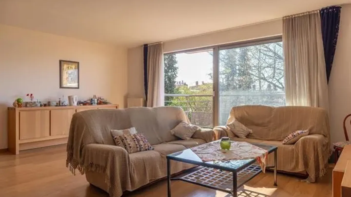 Bright 2-Bedroom Apartment with Terrace Near Calvevoet Station - Image 5