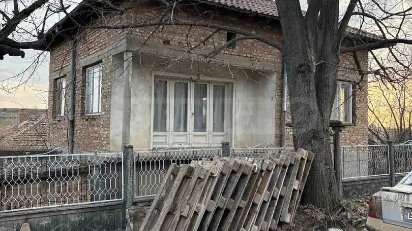 Spacious Two-Story House in Vinarovo, Bulgaria - Image 1