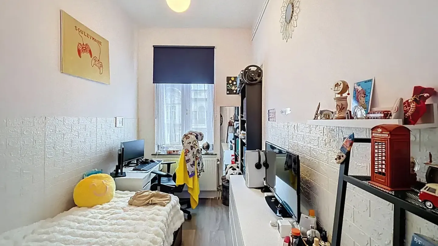 Schaerbeek Master House: 6 Bedrooms, 3 Bathrooms, Investment Potential - Image 1