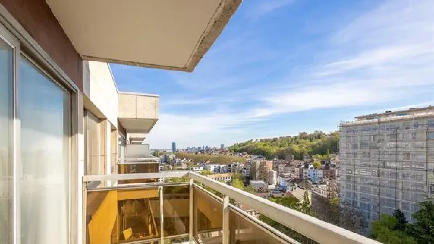 Spacious Brussels Apartment with Terraces & Panoramic City Views - Image 2