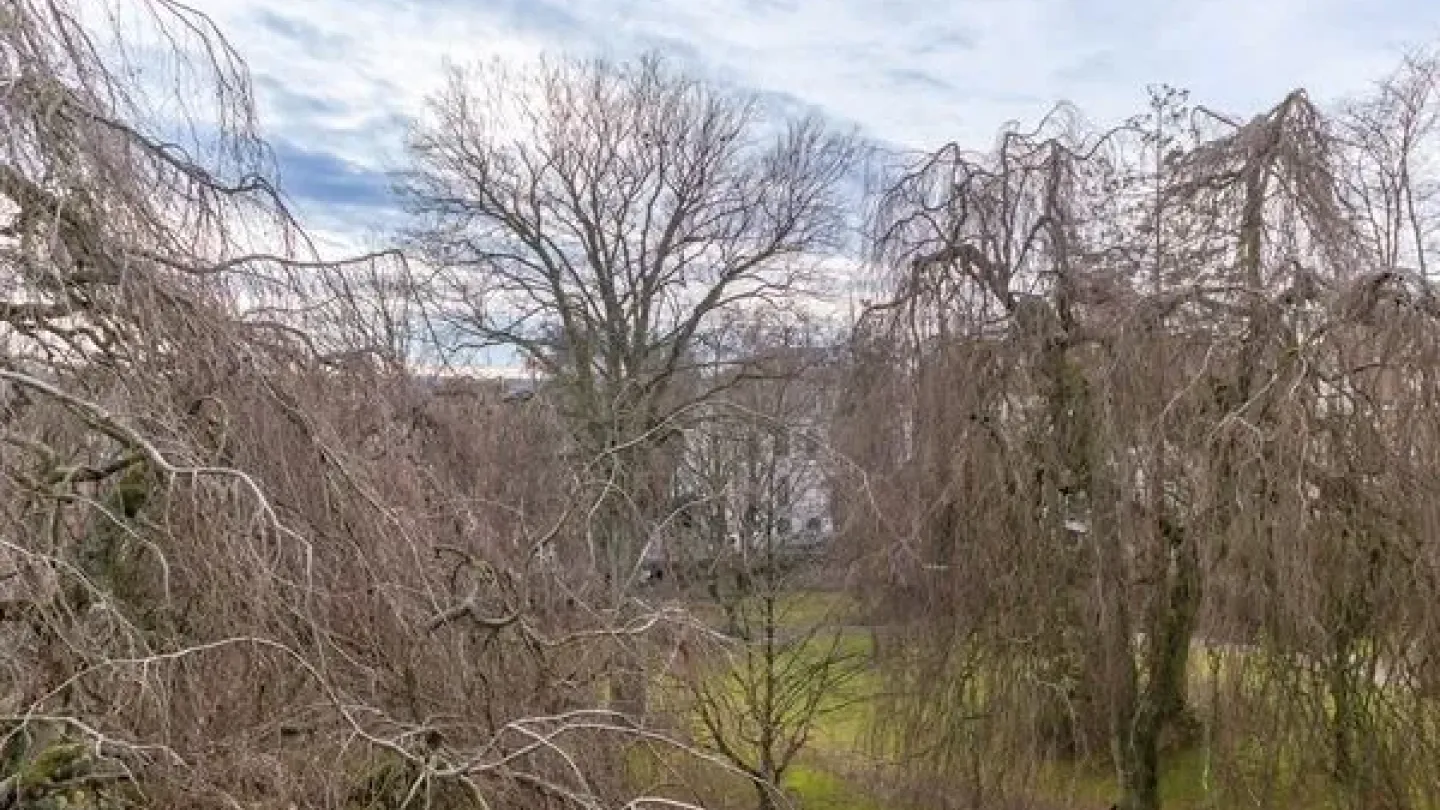 Spacious 2-Bed Apartment with Terrace in Private Park, Ukkel - Image 1