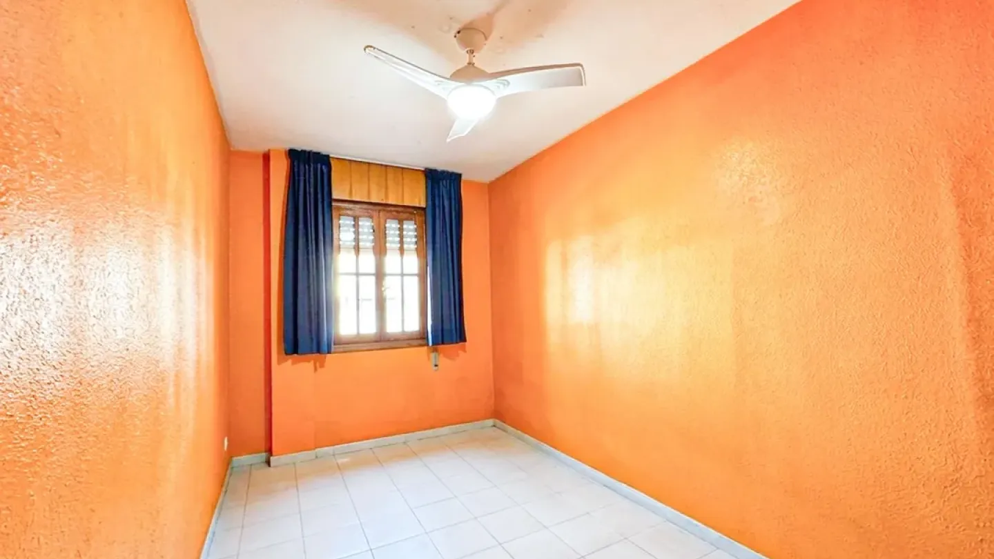 Spacious 4-Bedroom Apartment with Terrace - Los Molinos, Almería - Image 4