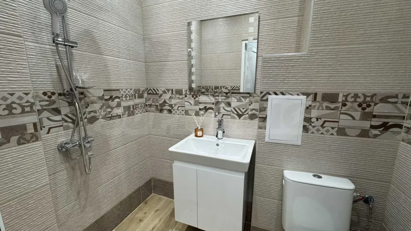 Spacious, Renovated 1-Bedroom Apartment in Mladost 1, Varna - Image 2