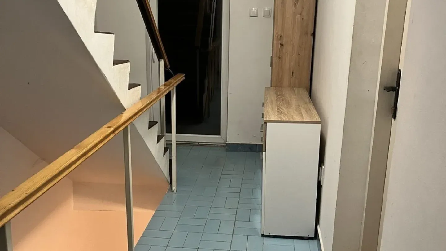 Spacious 10-Bedroom Apartment with Terrace Near Belgrade Highway - Image 4