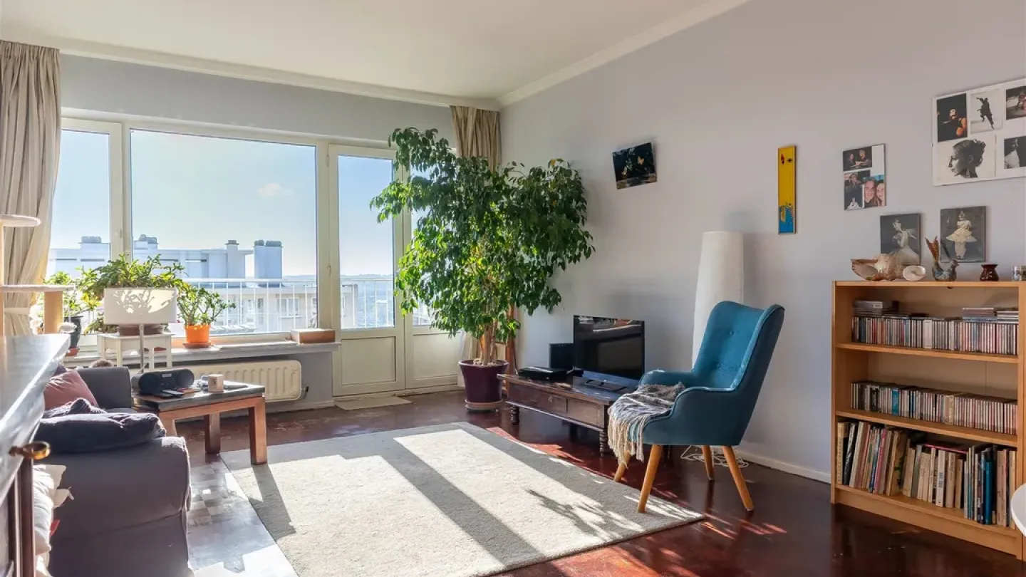 Uccle Center Apartment with Terraces & Breathtaking Brussels Views - Image 1