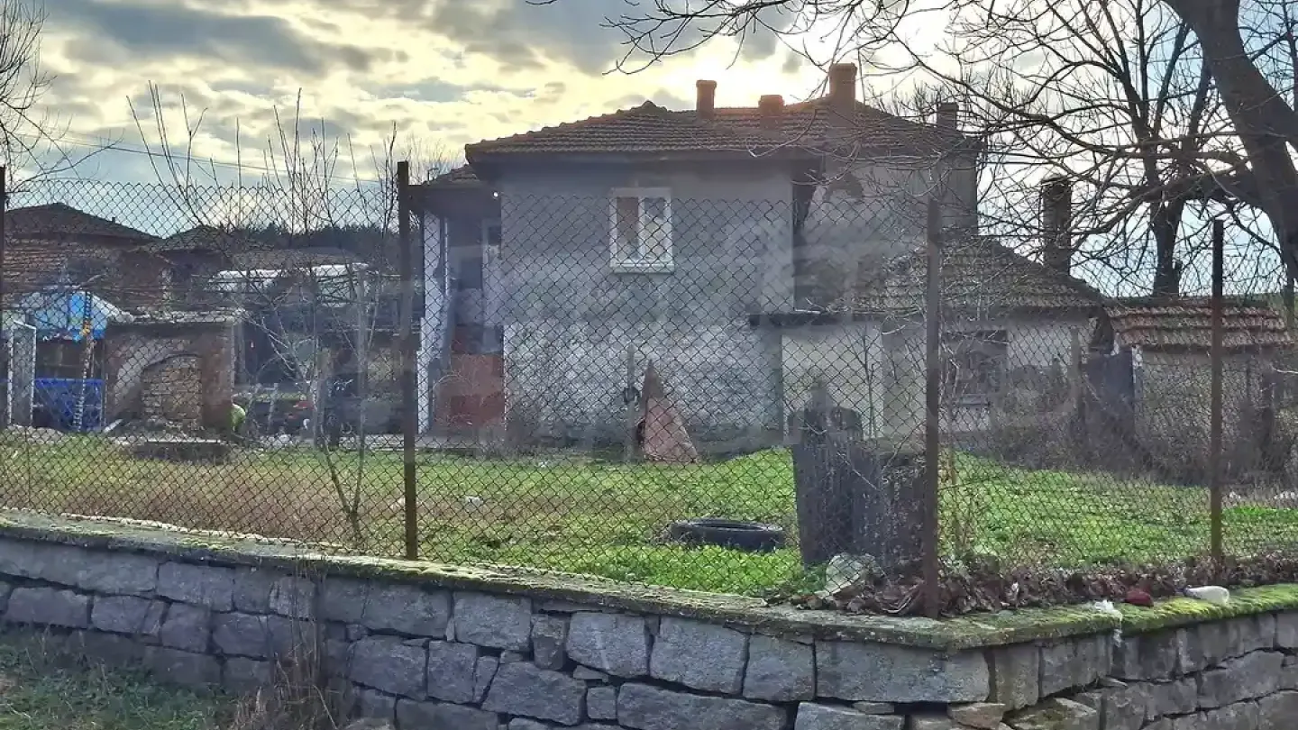 Spacious House with Garden in Granitovo Village, Bulgaria - Image 3