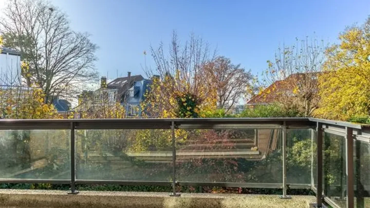 Spacious 3-Bedroom Apartment in Ukkel with Elevator & Parking - Image 1