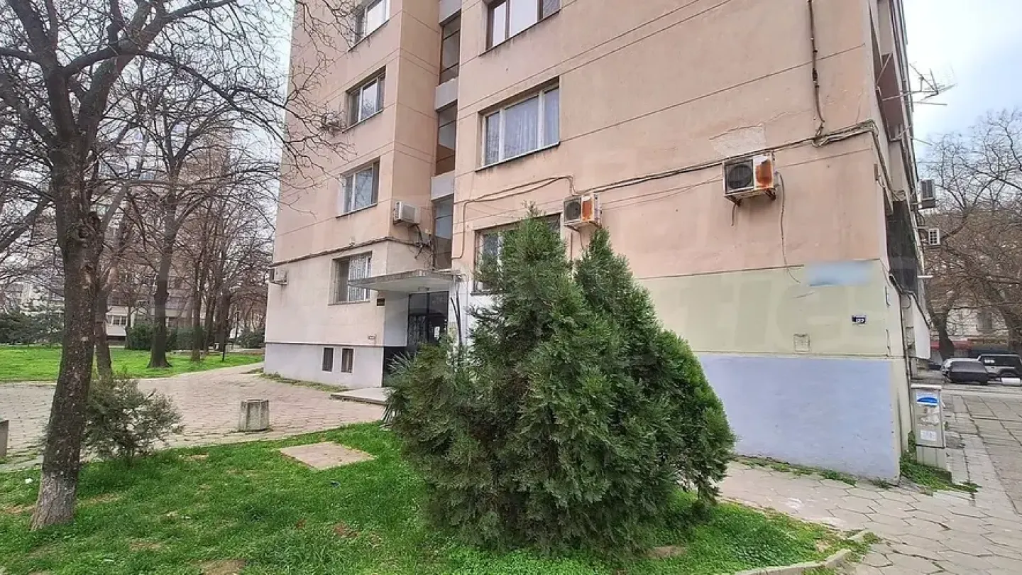 Spacious 2-Bedroom Apartment in Plovdiv Center - Bright & Renovated - Image 5