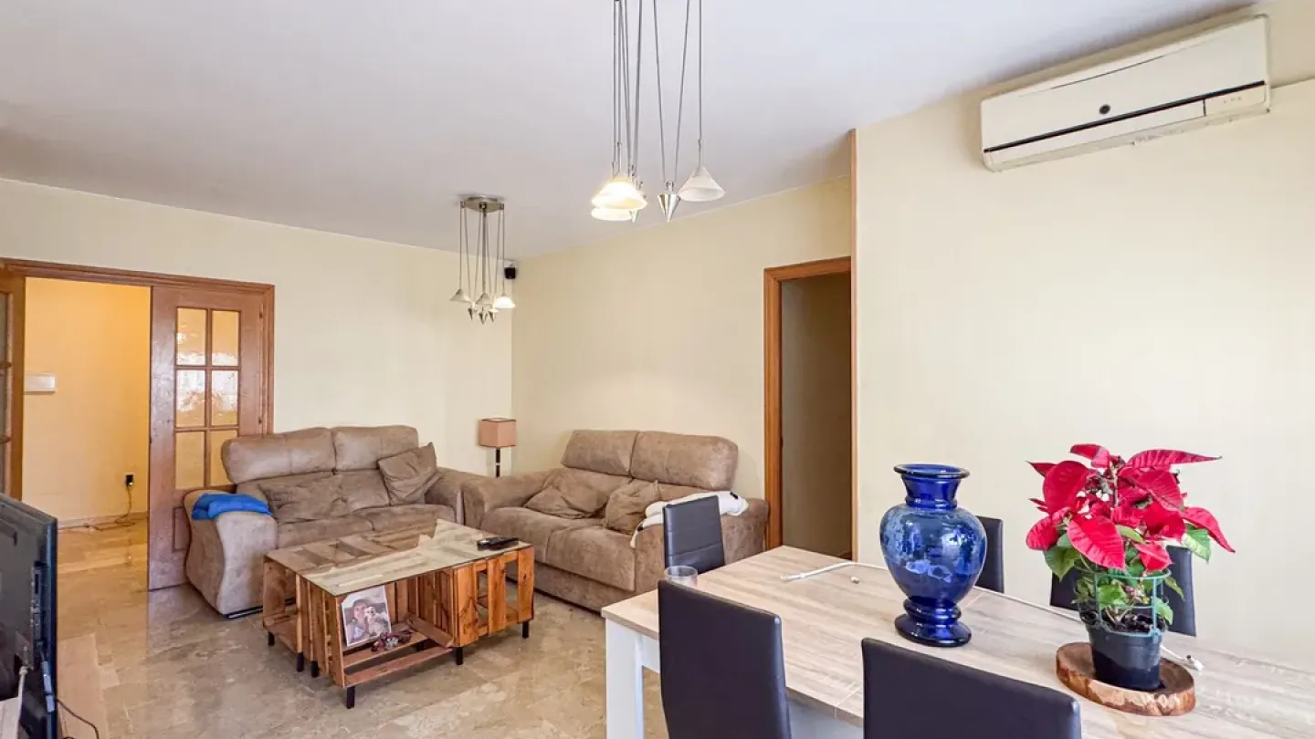 Spacious 3-Bedroom Apartment with Pool & Garage in Aguadulce - Image 1