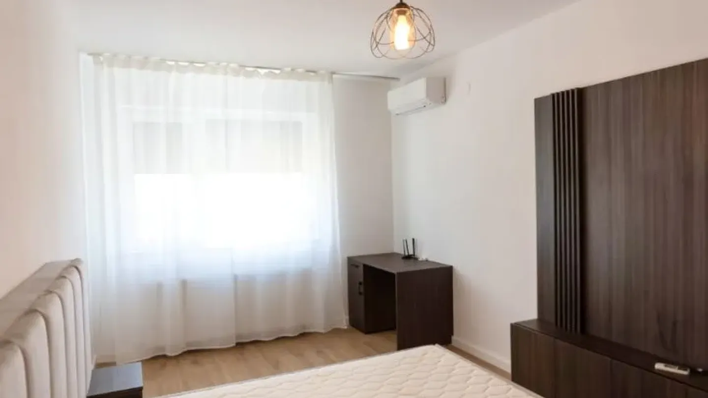 Ivory Residence: Fully Furnished 2-Bedroom Apartment with Parking - Image 2