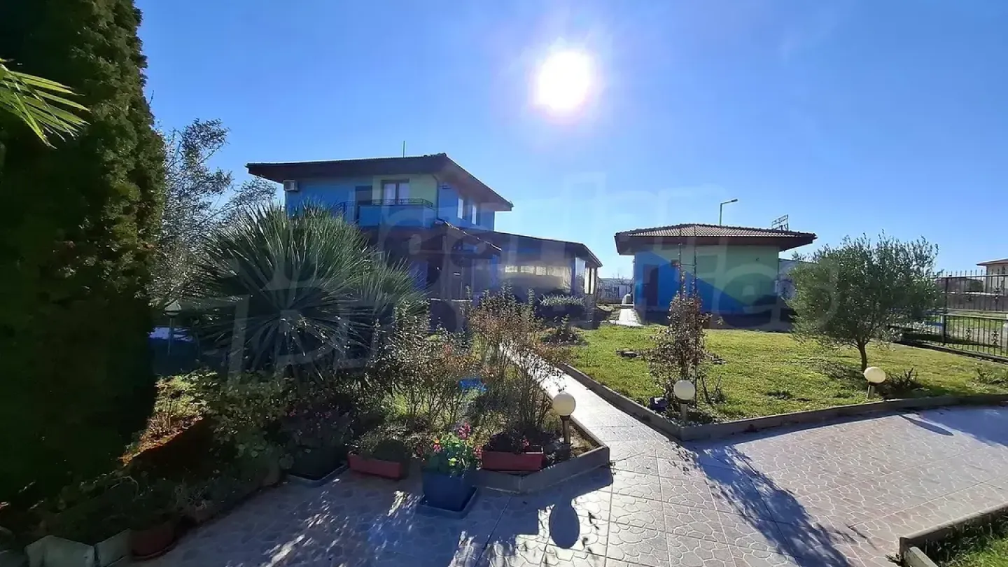 Stylish Sinemorets Complex: Luxurious Seaside Investment Opportunity - Image 4