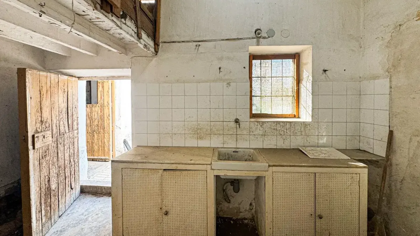 Unique Cave House in Viator – 9 Bedrooms, Great Potential - Image 1