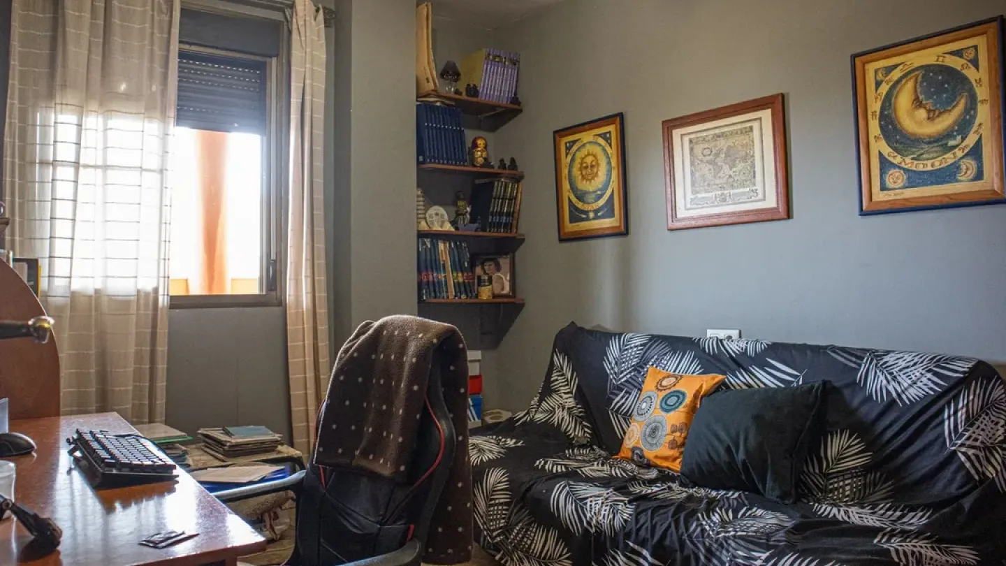 Spacious 4-Bedroom Apartment with Terrace in Las Salinas, Roquetas de Mar - Image 3