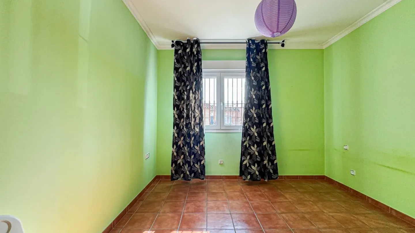 Spacious 4 Bedroom Chalet with Land in Tranquil Berja, Spain - Image 4