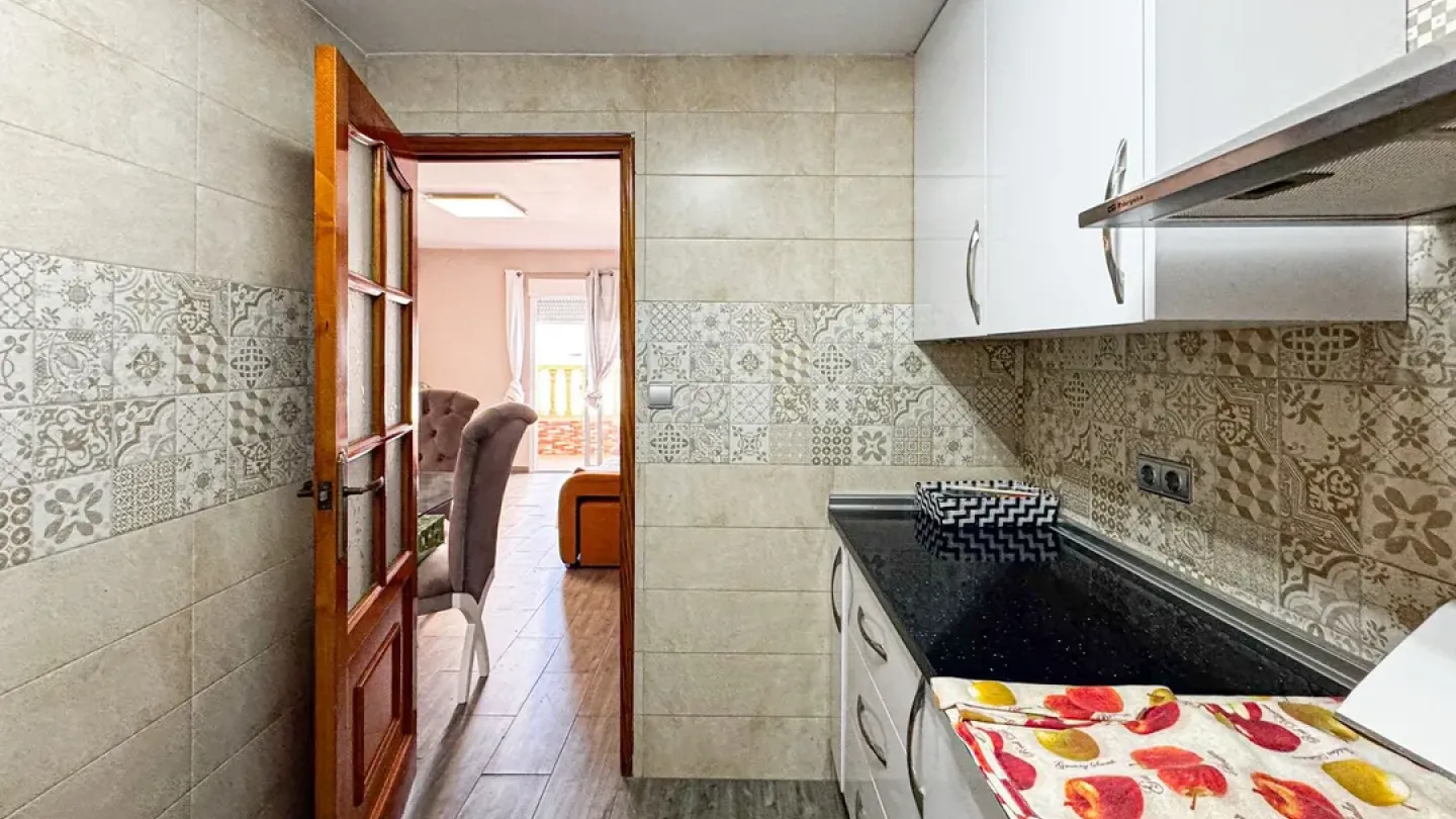 Spacious Apartment with Two Large Terraces Near the Sea in Carboneras - Image 4