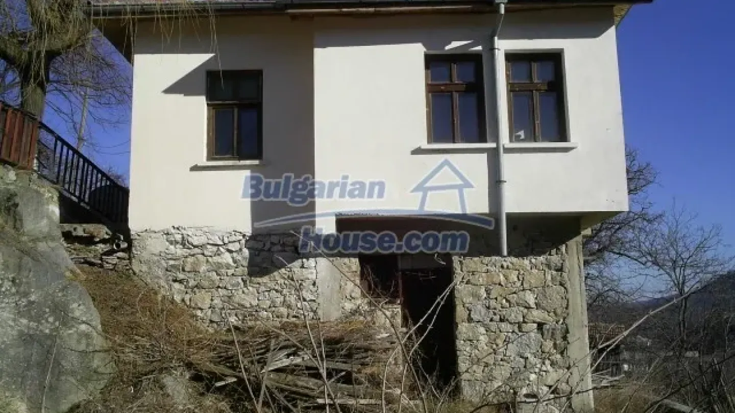 Spacious Rhodope Mountain House with Stunning Views for Sale - Image 4