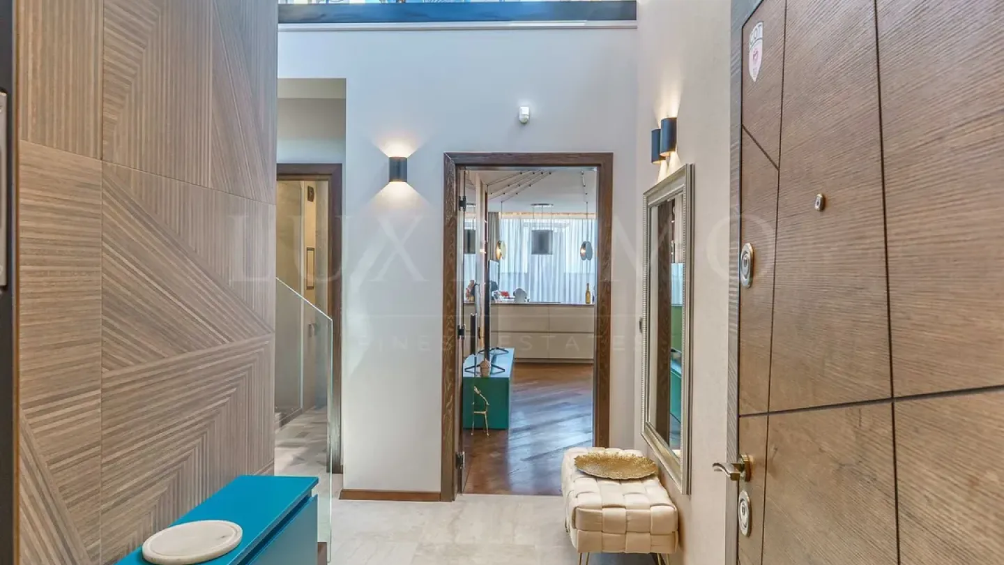 Luxury Maisonette with Mountain Views &amp; Two Parking Spaces - Image 3