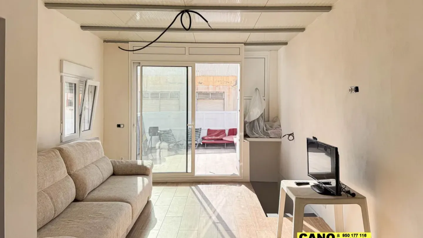Spacious Duplex Apartment with Terrace in Almería, Spain - Image 4
