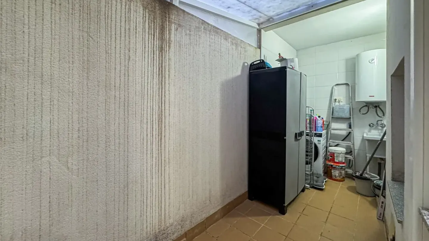 Spacious 3-Bedroom Apartment with Terrace in Prime Viator Location - Image 4