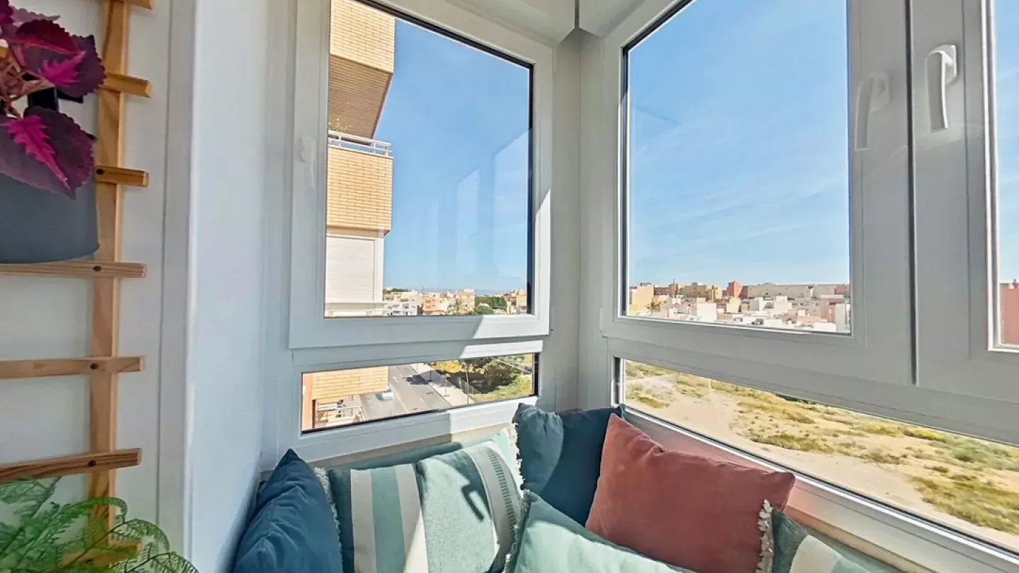 Spacious 3-Bedroom Apartment with Elevator in Almería, Spain. - Image 4