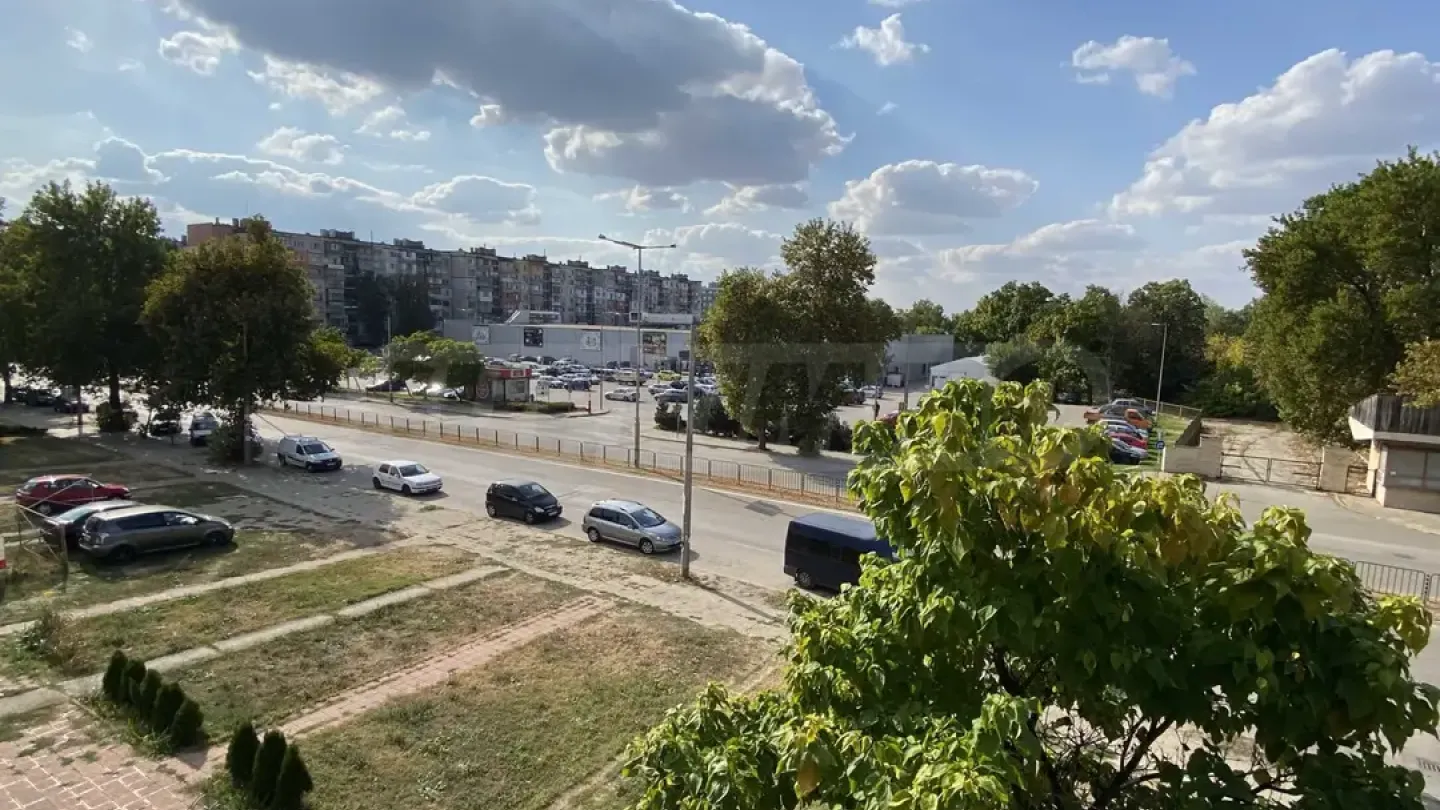 Spacious 3-Bedroom Apartment Near Retail Park, Vidin - Image 2