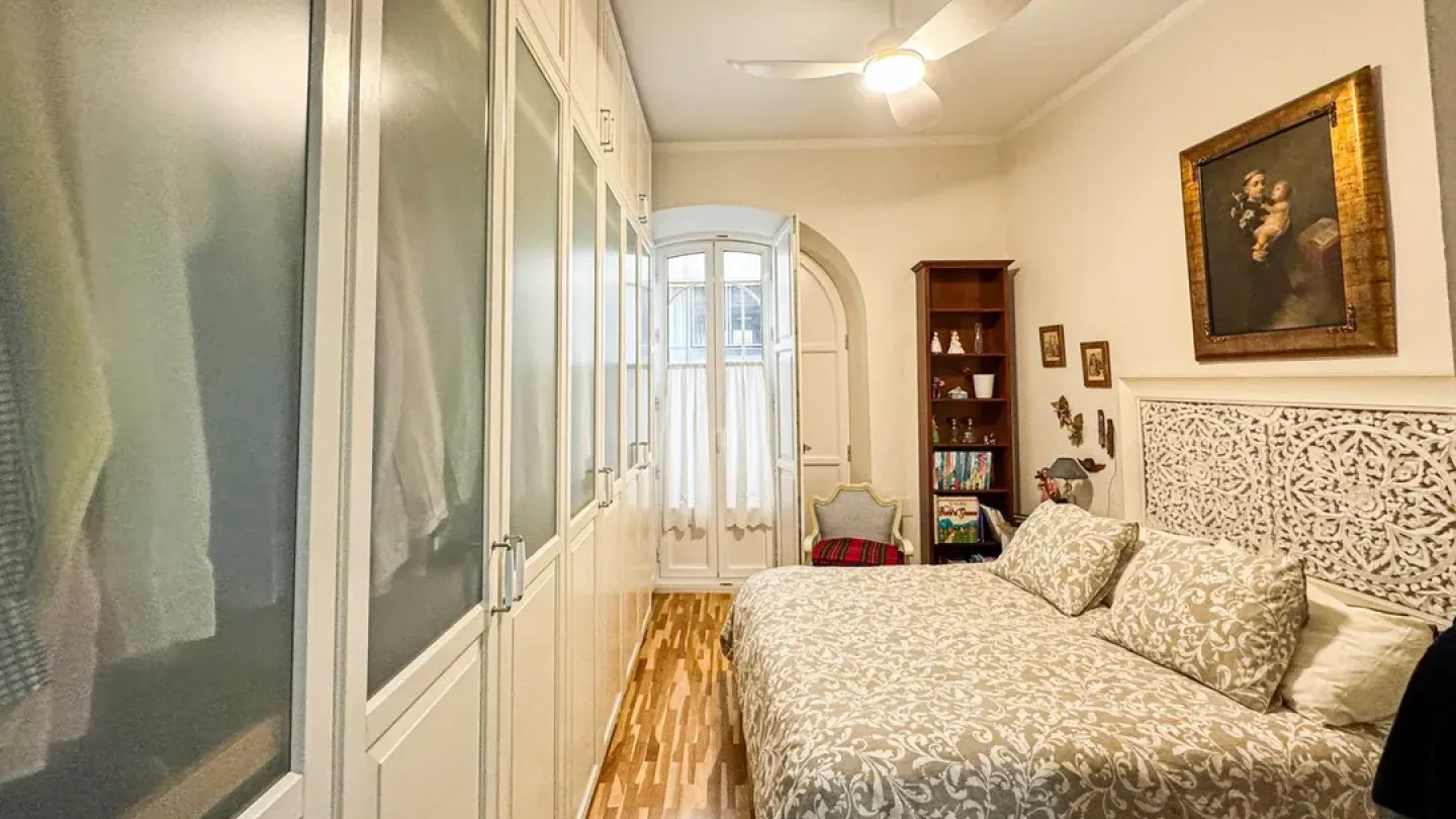 Historic Apartment in Almería - 3 Bedrooms, 2 Bathrooms, Elevator - Image 3