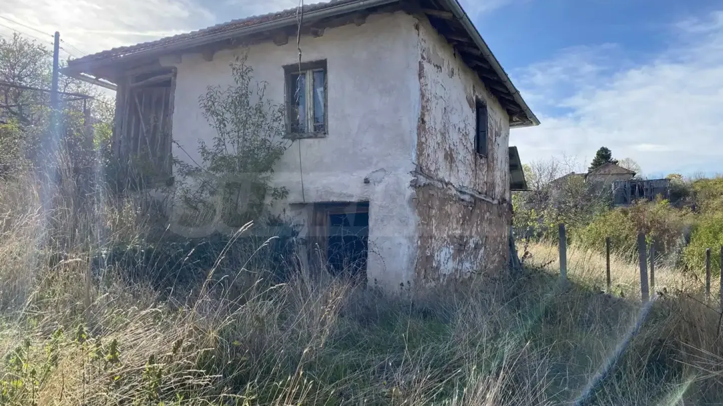 Spacious House with Large Garden in Granitovo - Image 2