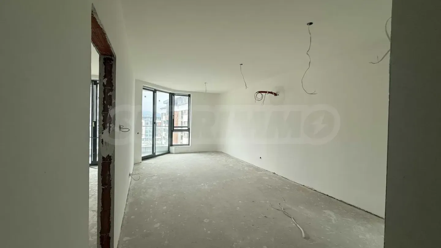 Spacious apartment with mountain views. - Image 1