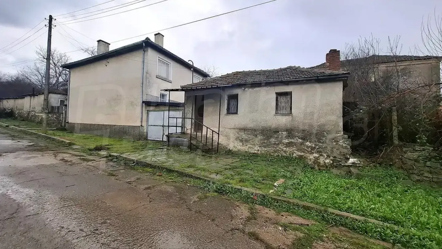 Spacious House with Former Shop in Peaceful Melnitsa Village - Image 3