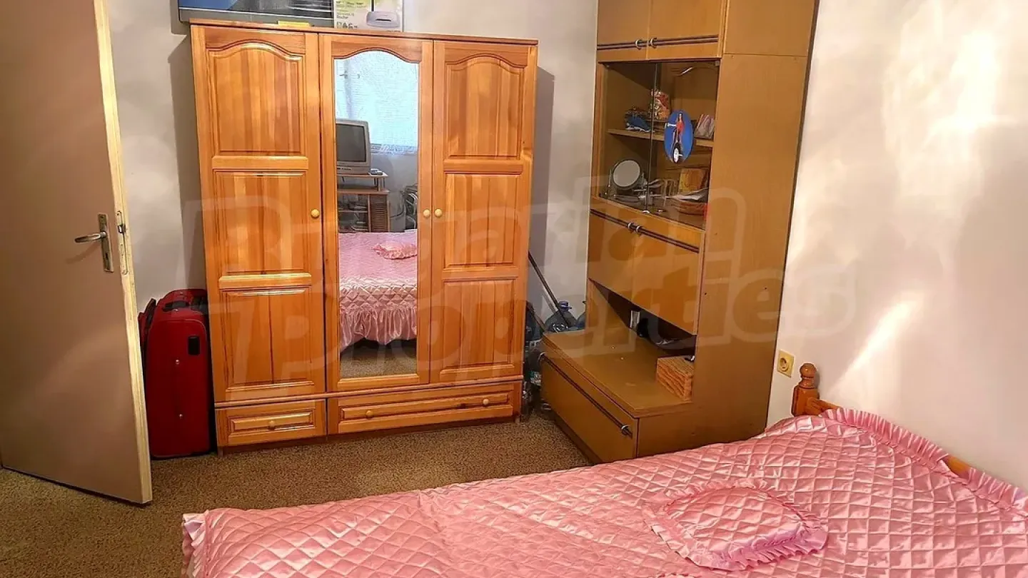 Spacious 2-Bedroom Apartment in Central Stara Zagora - €90,000 - Image 2