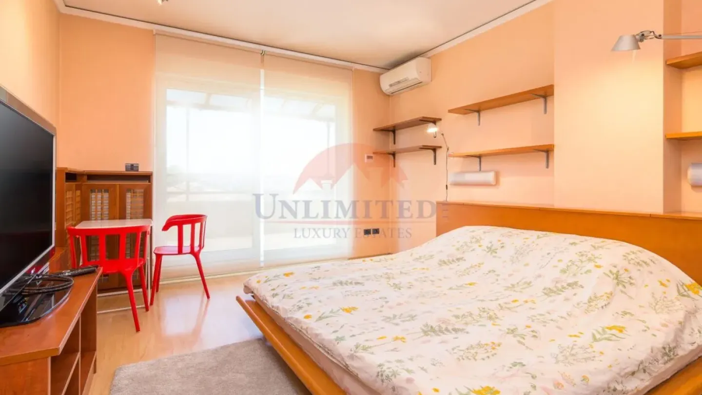 Stunning Panoramic Two-Bedroom Apartment Near Joliot-Curie Metro - Image 4