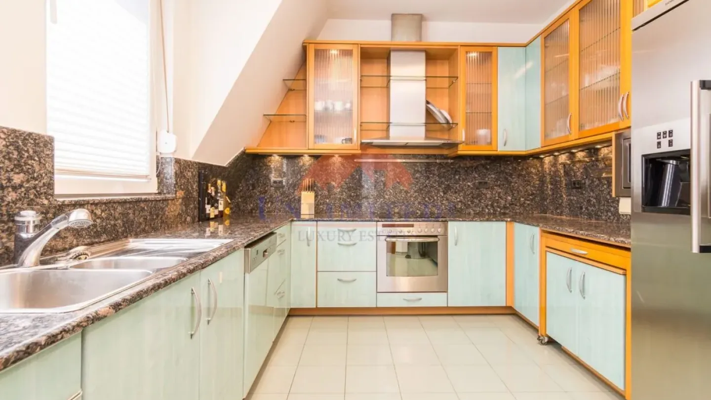 Stunning Panoramic Two-Bedroom Apartment Near Joliot-Curie Metro - Image 5