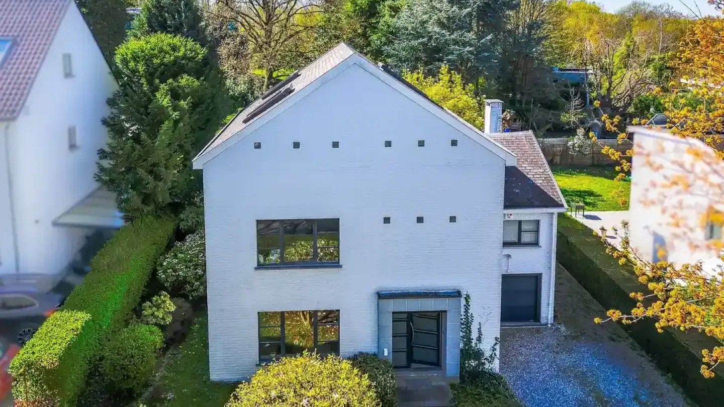 Spacious Villa with West Garden in Prime Ukkel Location - Image 1