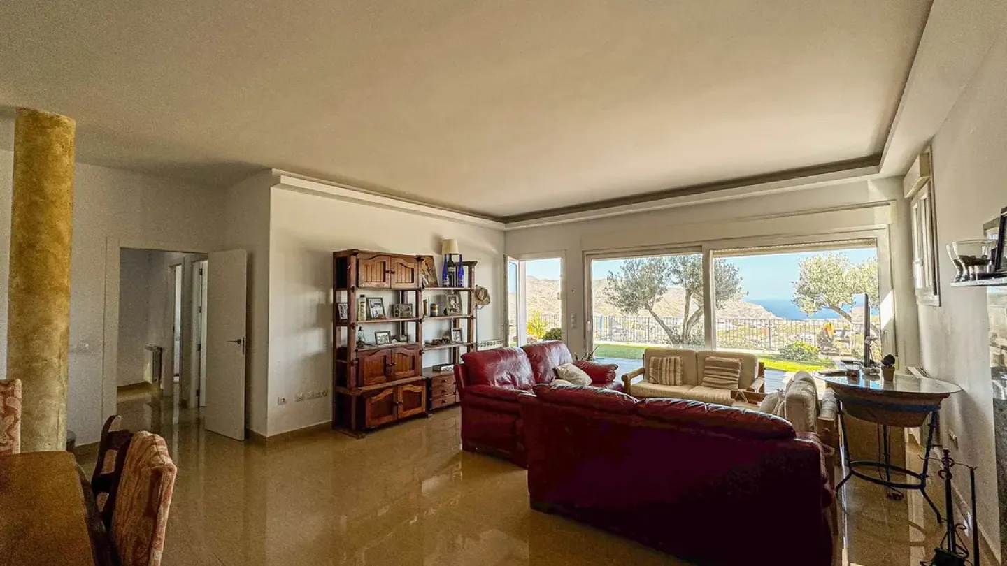 Spacious Chalet with Pool &amp; Stunning Valley &amp; Sea Views - Image 2