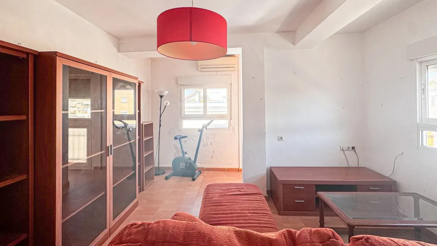 Bright Almería Apartment with Investment Potential – 68m2 - Image 3