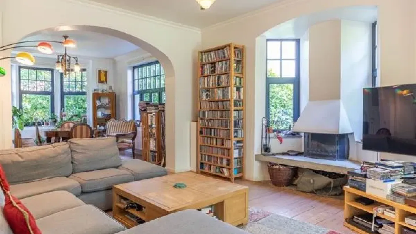 Art Deco Villa in Fort-Jaco – 5 Bedrooms, Green Oasis, 250m² - Image 1