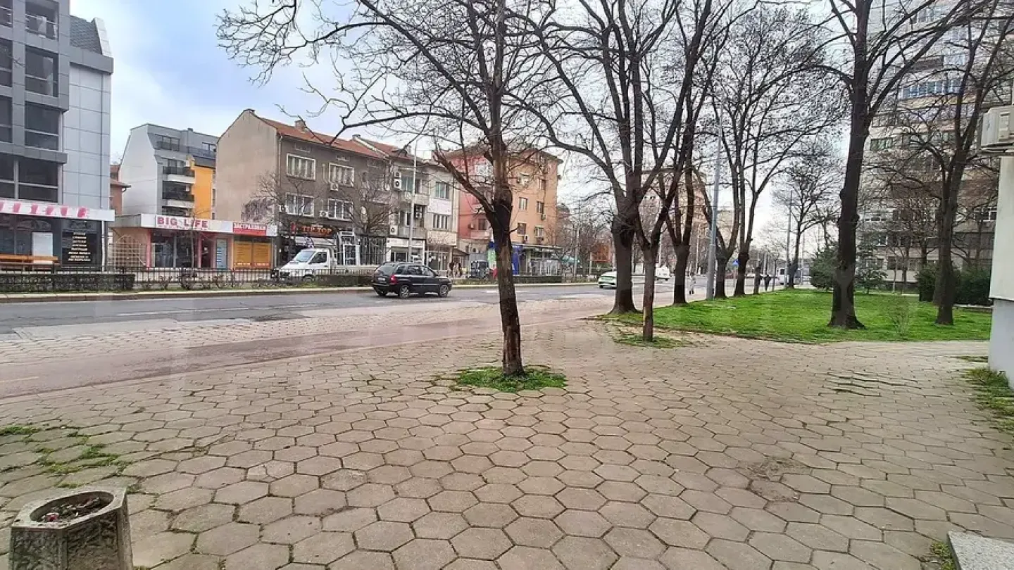 Spacious 2-Bedroom Apartment in Plovdiv Center - Bright & Renovated - Image 2
